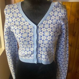NWT. Size XS. White with blue shades of flower, print crop top cardigan sweater.